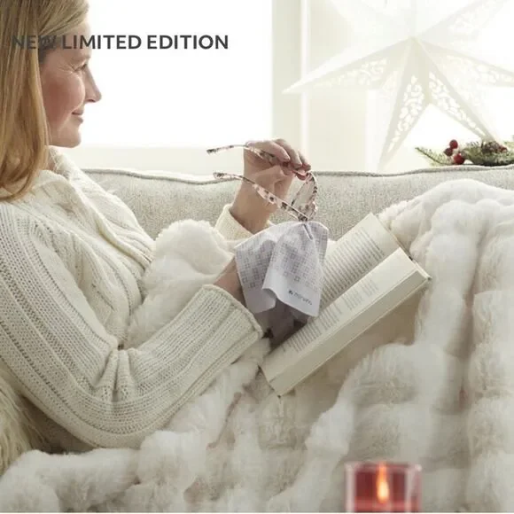 Norwex Optic Scarf Signature Floral Frost NWT - Picture 3 of 11